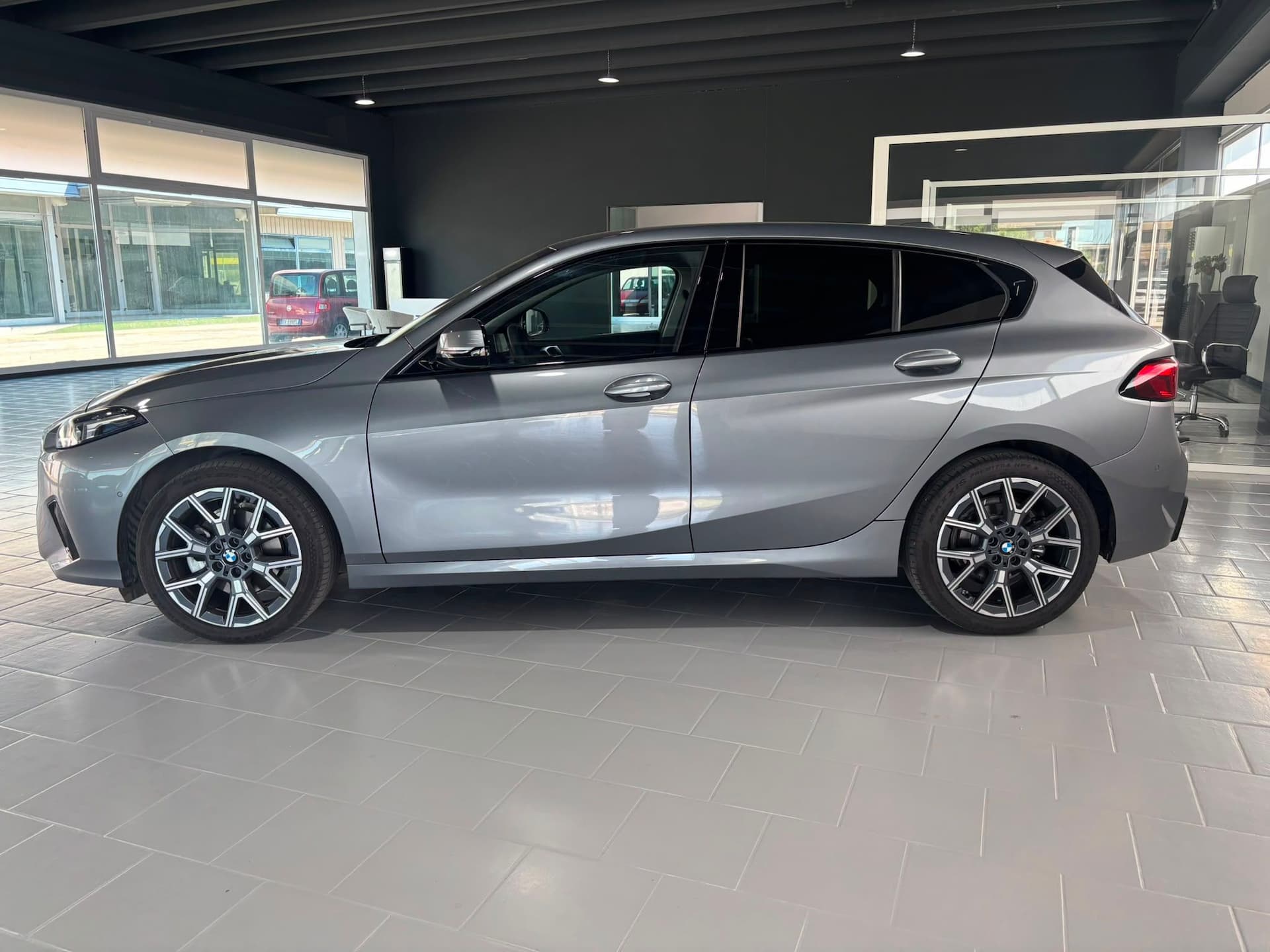 BMW 118 Serie 1 F70 118d MSport Design auto - Miniatura 2