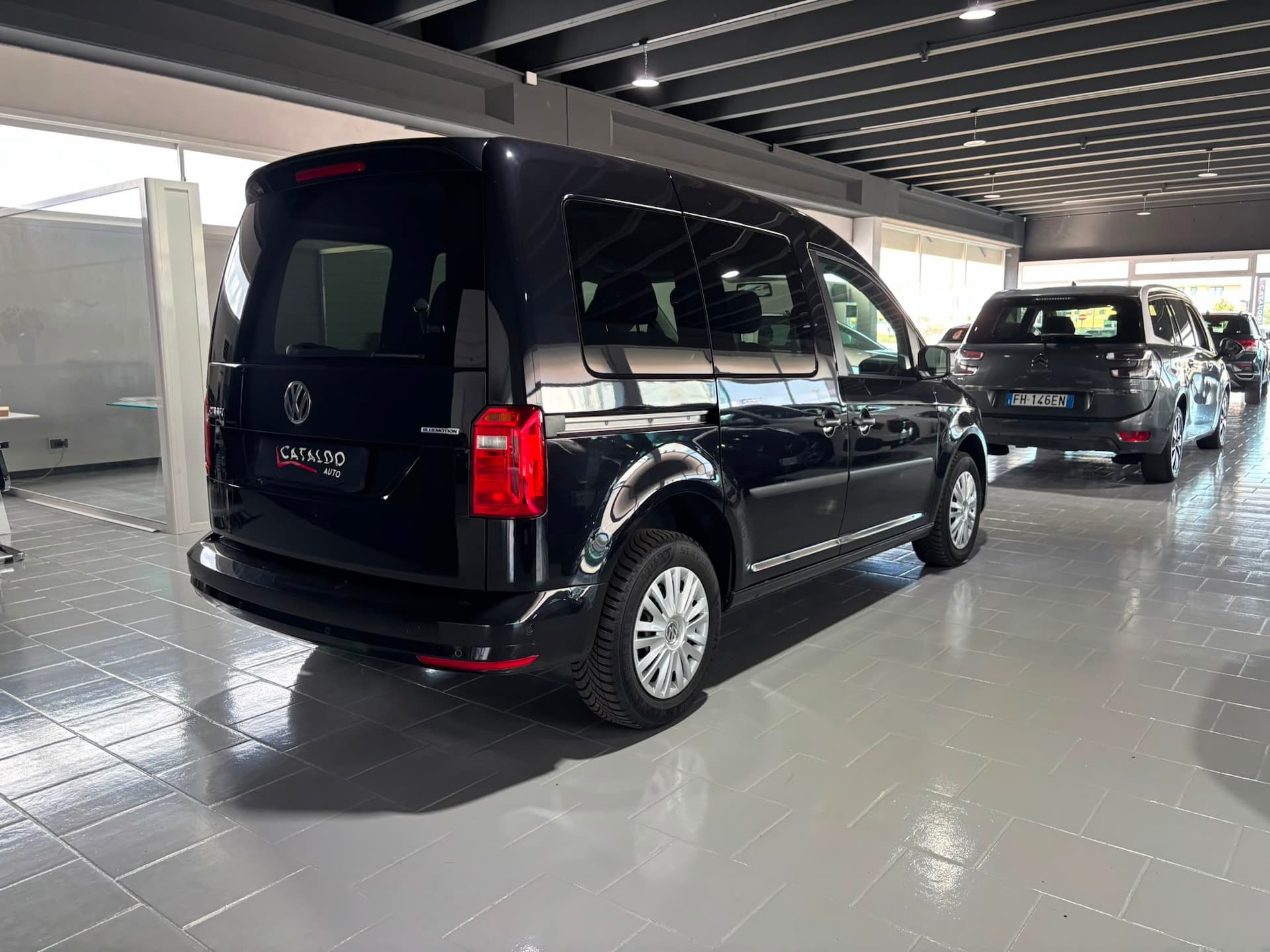 VOLKSWAGWEN CADDY 1.4 CONCEPTLINE TGI  - Miniatura 5
