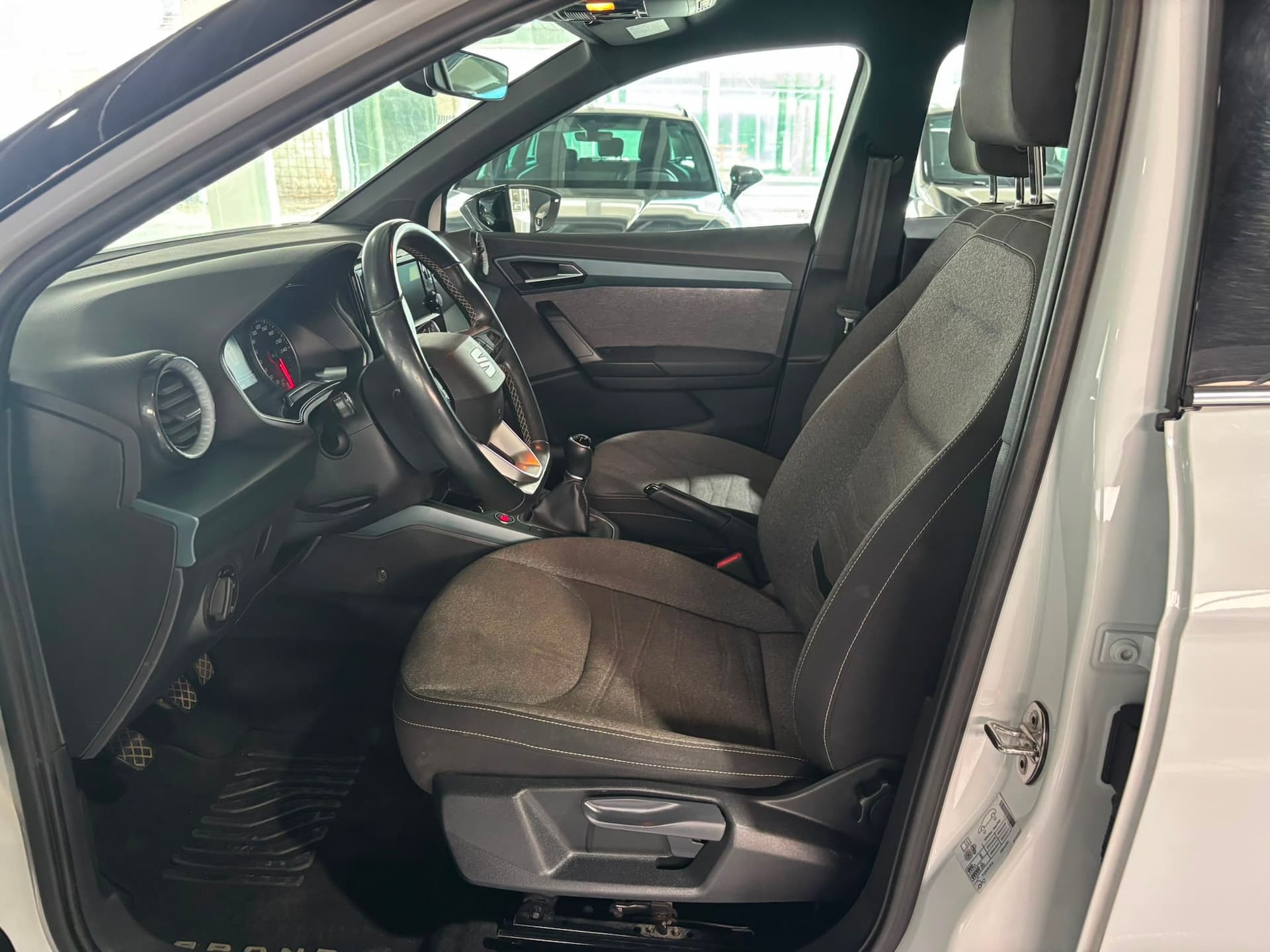 SEAT Arona 2022 1.0 ecotsi Xperience 95cv - Miniatura 10