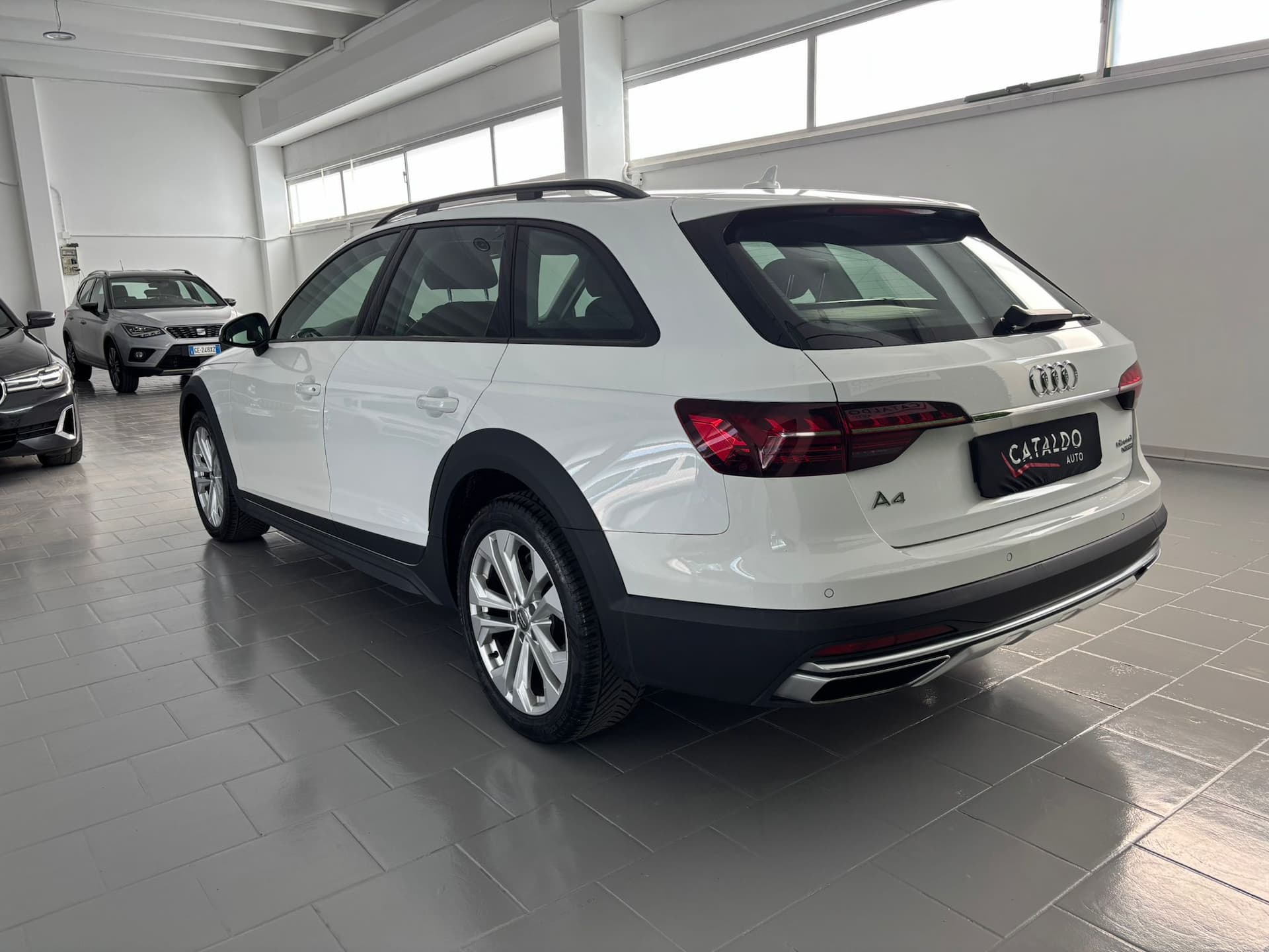 Audi A4 2019 Allroad Quattro 40 2.0 tdi Identity Contrast quattro 190cv s tronic - Miniatura 3