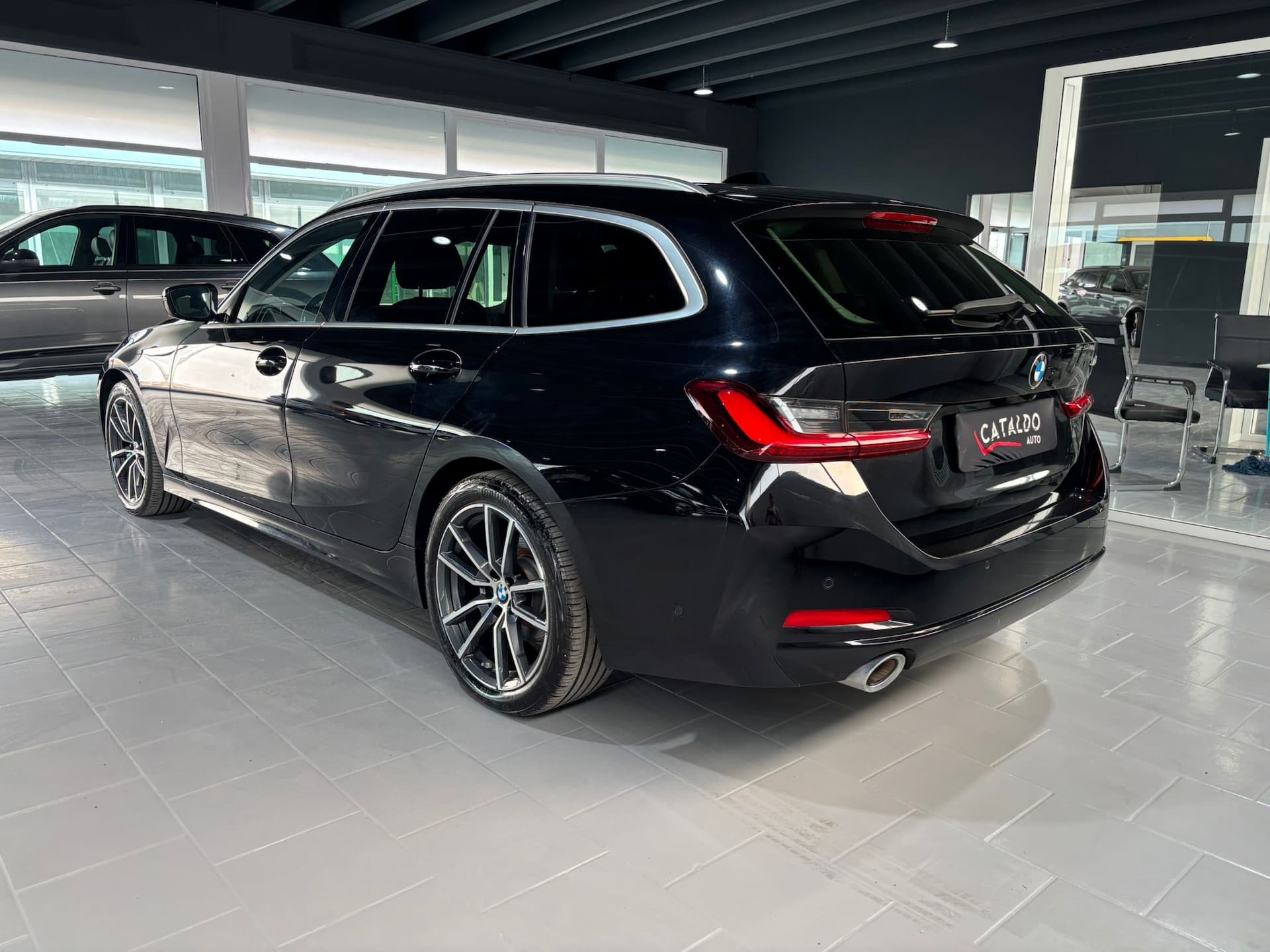 BMW 320 Serie 3 G21 2022 Touring 320i Touring auto - Miniatura 3