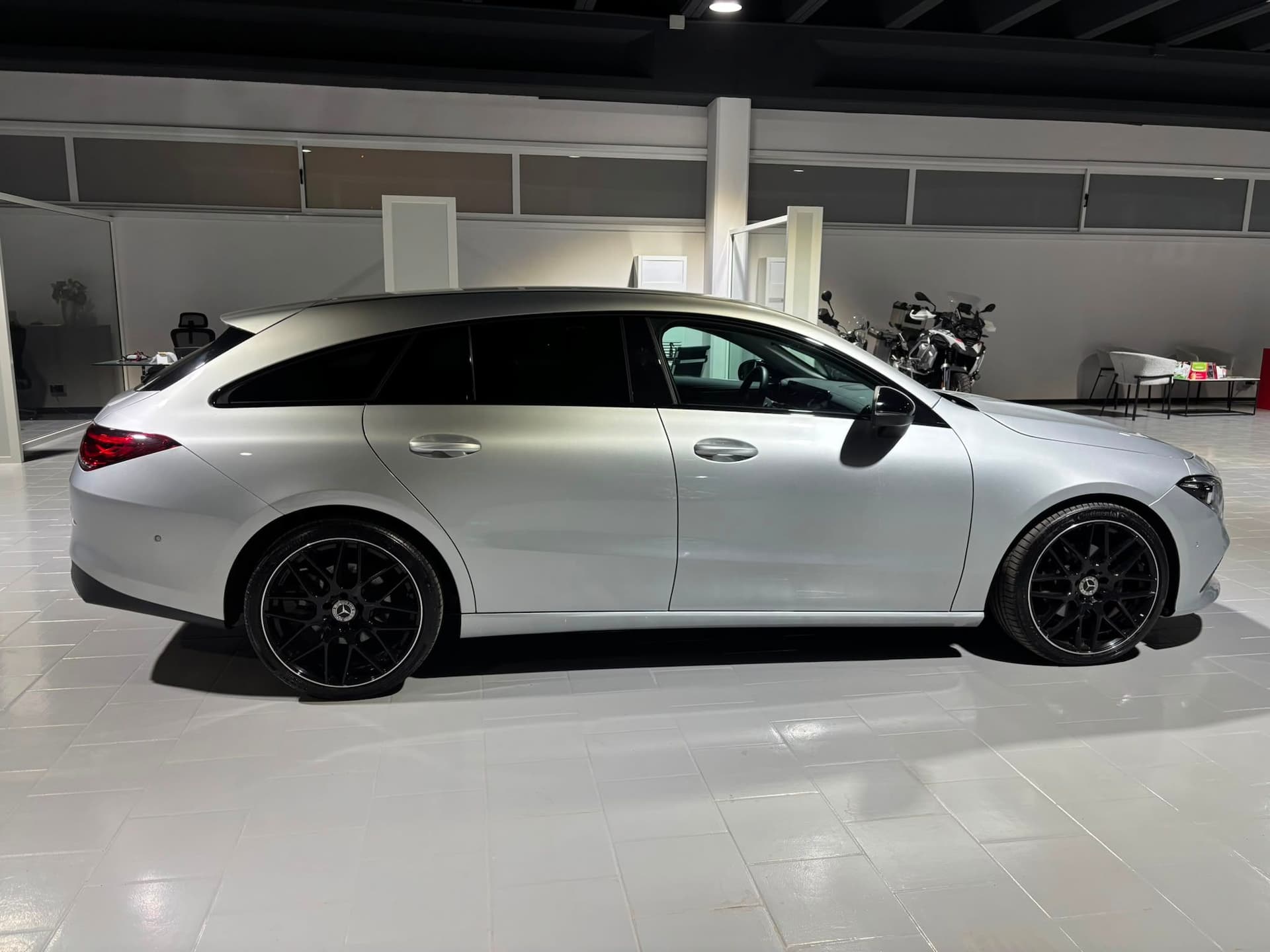 Mercedes-Benz CLA 200 Shooting Brake 200 d Business auto - Miniatura 6