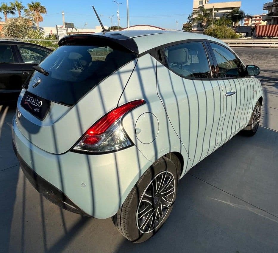 Lancia Ypsilon III 2021 1.0 firefly hybrid Gold - Miniatura 4