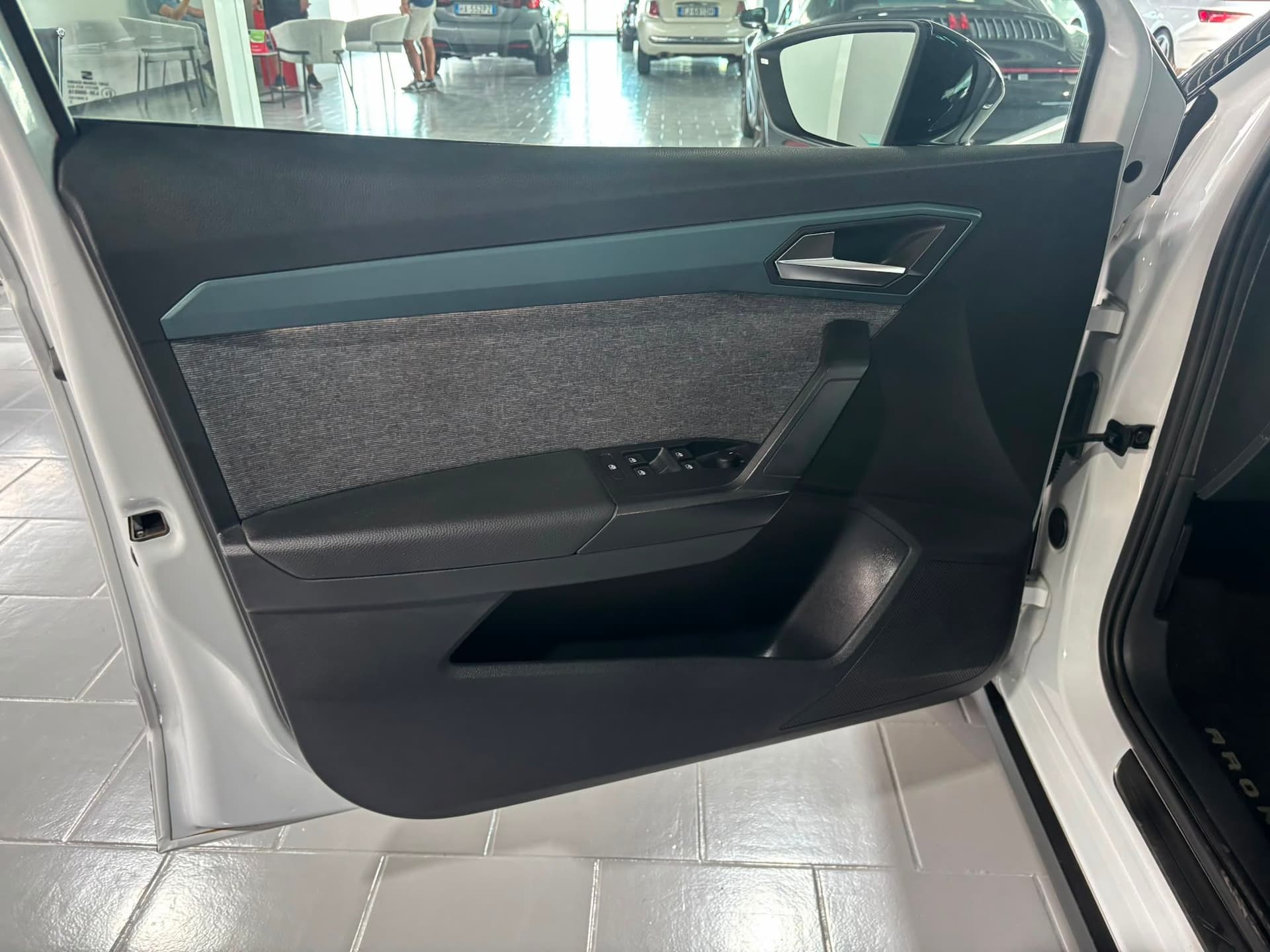SEAT Arona 2022 1.0 ecotsi Xperience 95cv - Miniatura 9