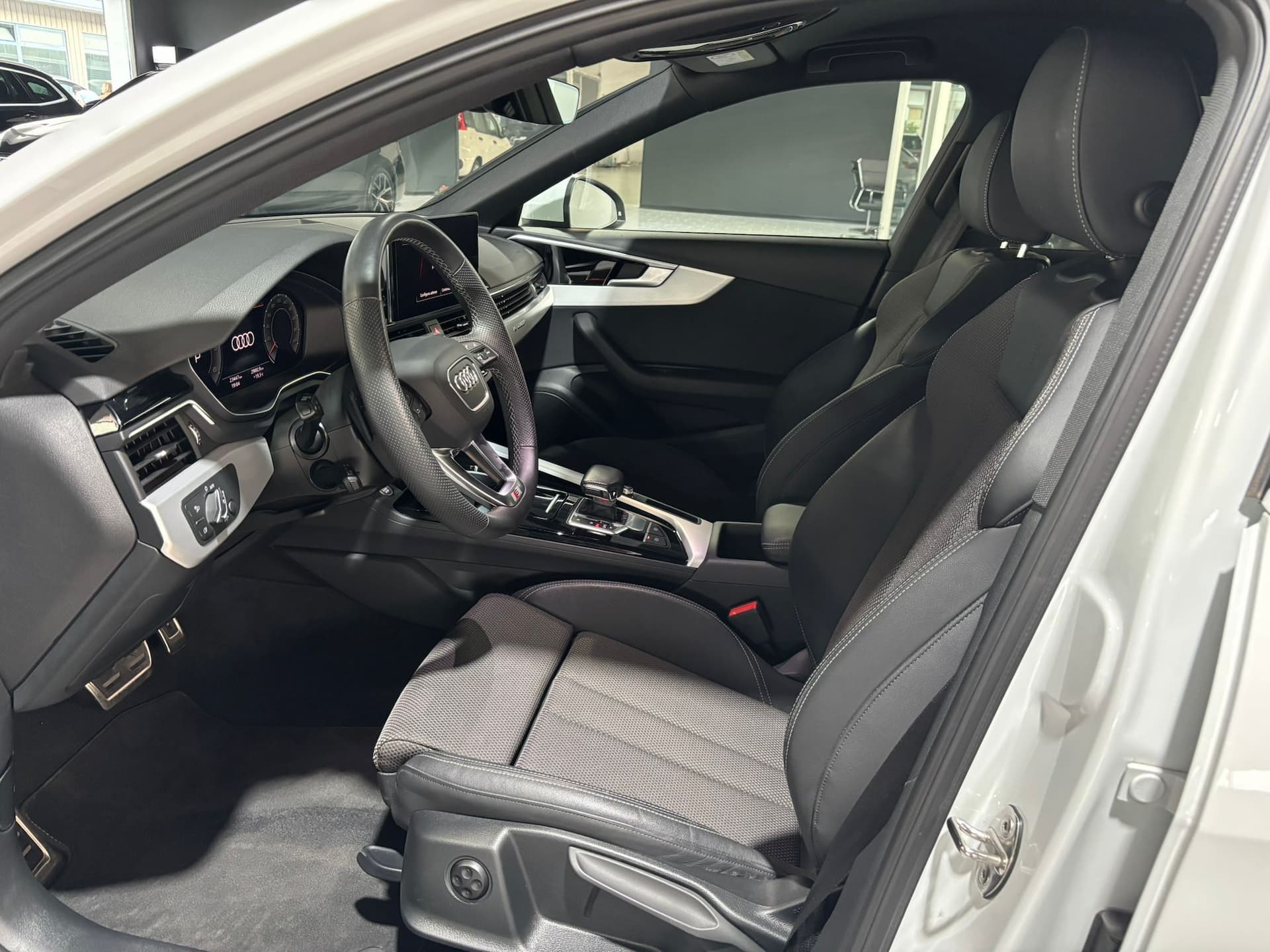 Audi A4 V 2019 Avant 40 2.0 tdi mhev S line edition quattro 204cv s-tronic - Miniatura 10