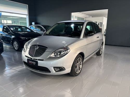 Lancia Ypsilon II 2007 1.2 8v Unyca - 2011