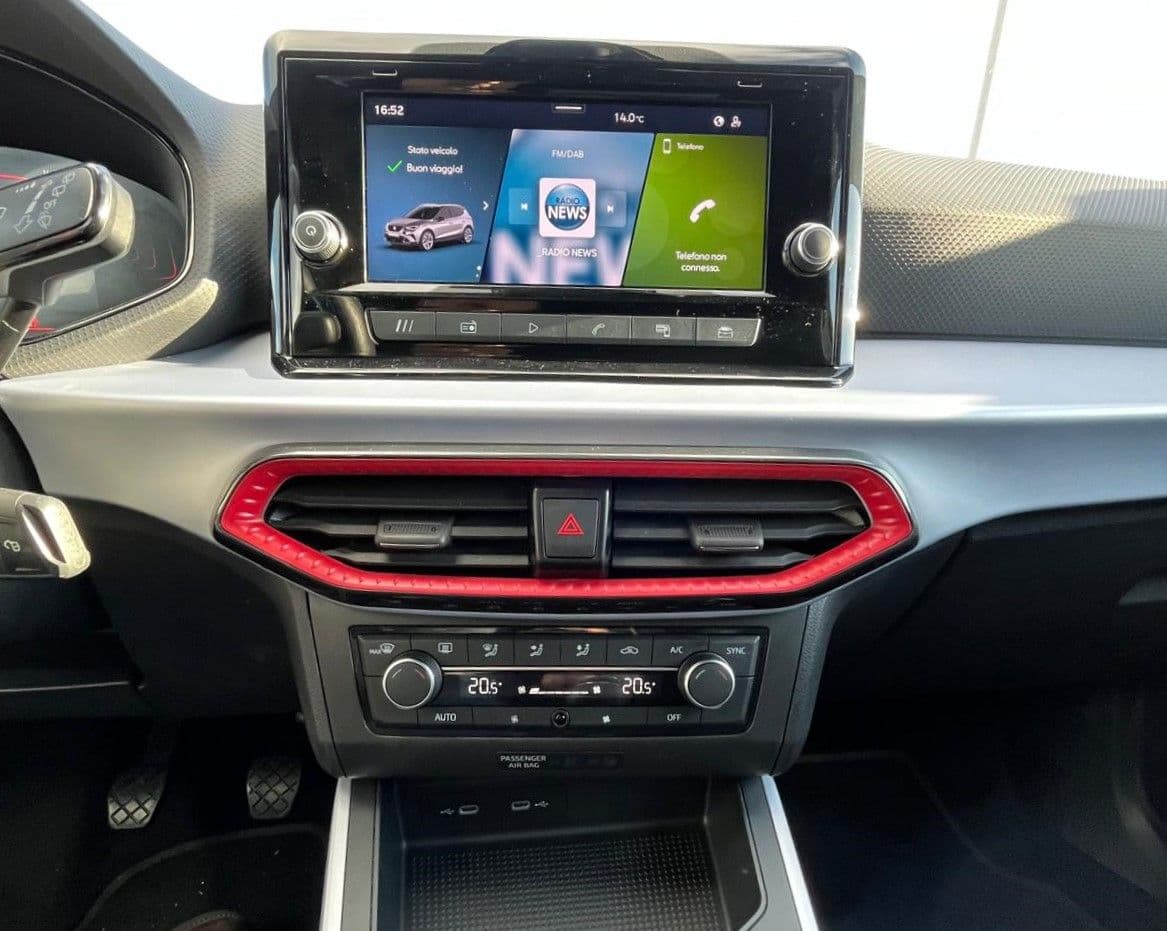 SEAT Arona 2022 1.0 ecotsi FR 95cv - Image 12