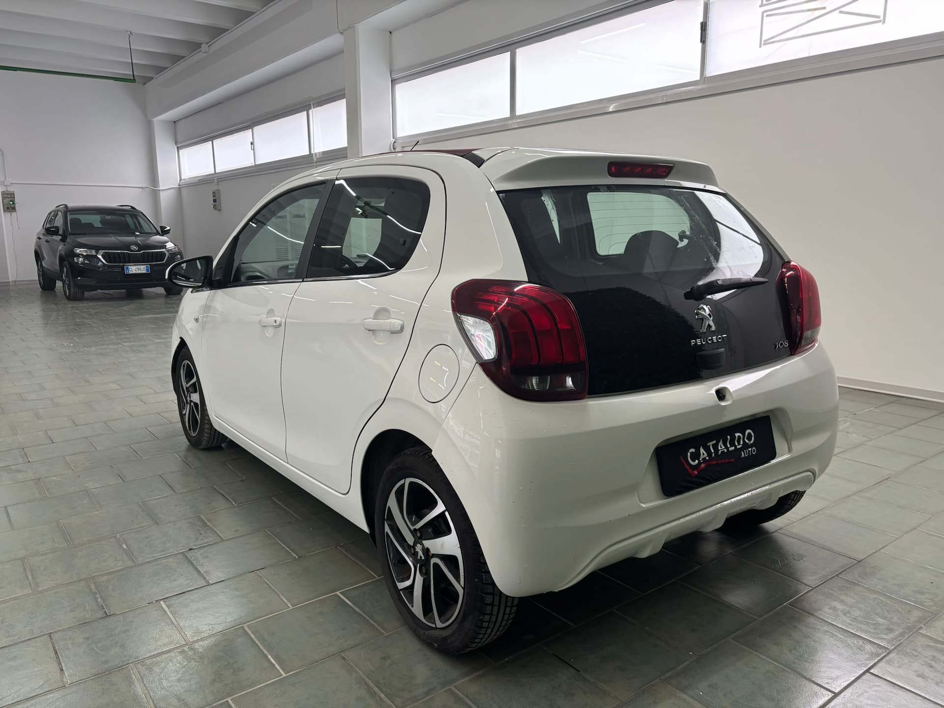 Peugeot 108 5p 1.2 vti 12v Allure - Image 3