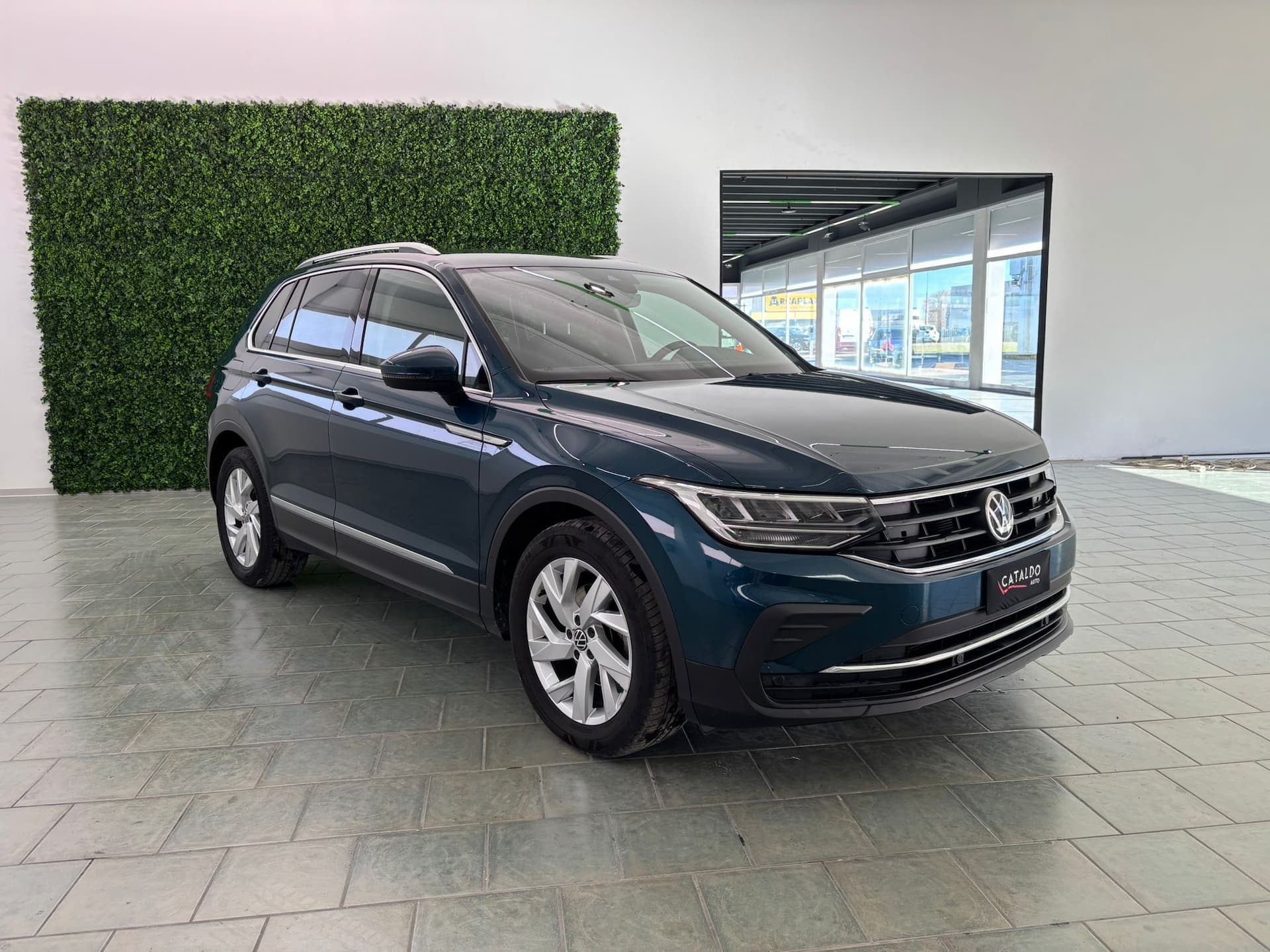 Volkswagen Tiguan II 2021 2.0 tdi Life 122cv - Image 6