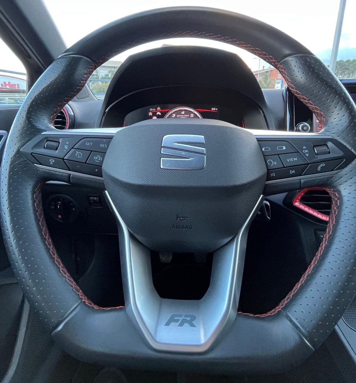 Seat Ibiza 1.0 EcoTSI 95 CV 5 porte FR - Image 9