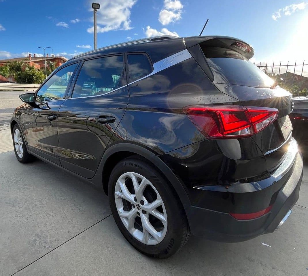 SEAT Arona 2022 1.0 ecotsi FR 95cv - Image 2