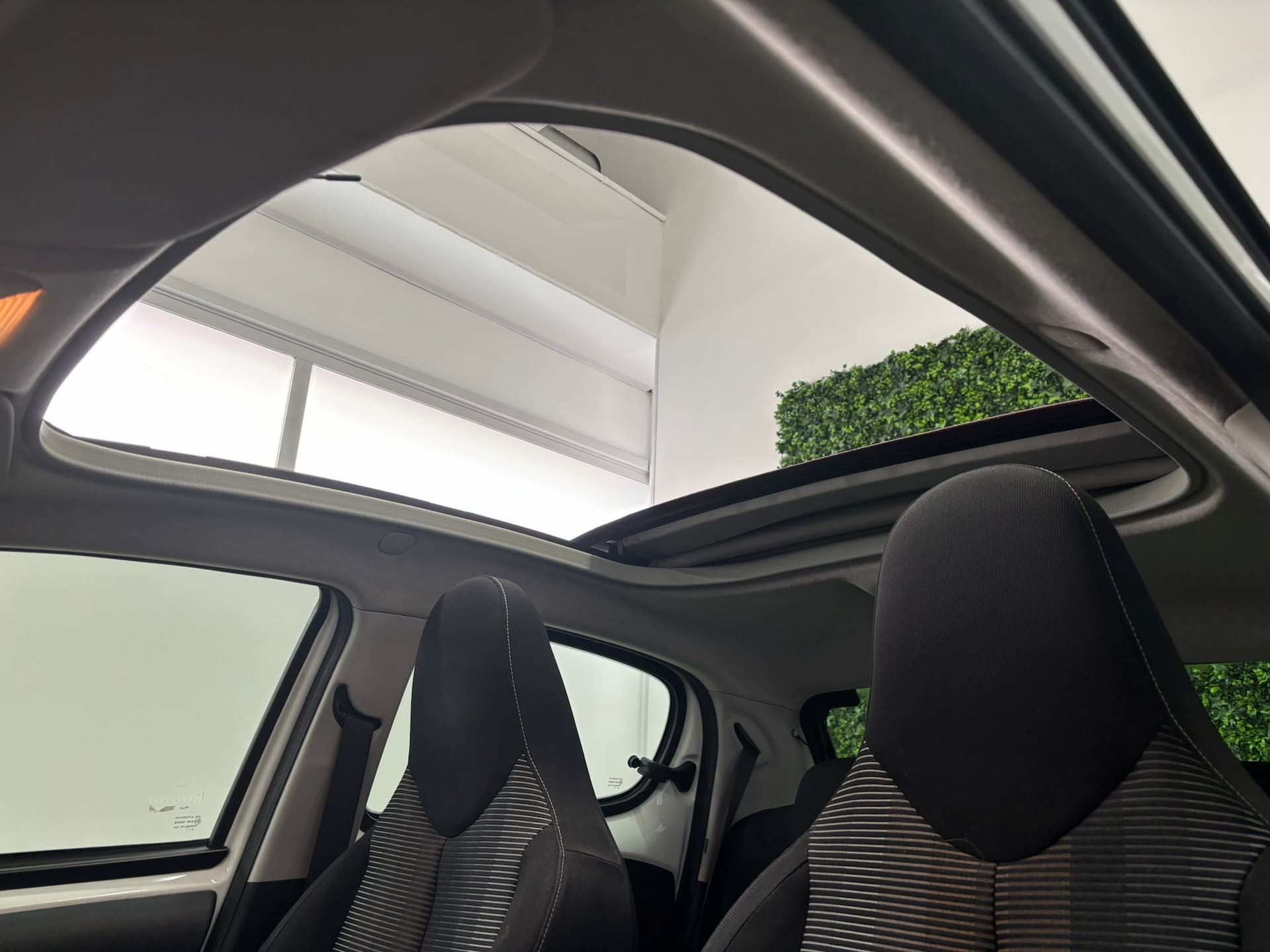 Peugeot 108 5p 1.2 vti 12v Allure - Image 9