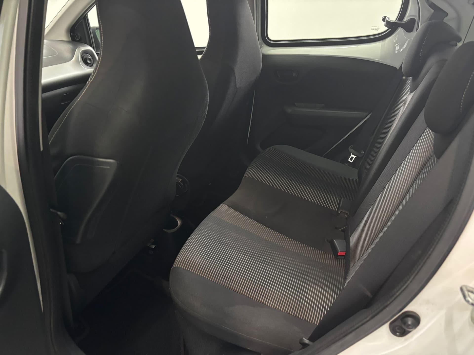 Peugeot 108 5p 1.2 vti 12v Allure - Image 21
