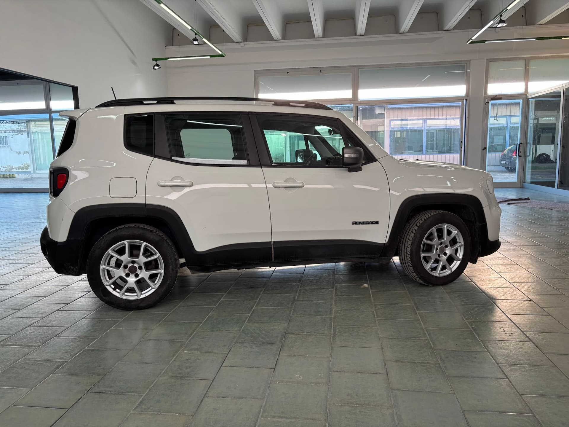 Jeep Renegade 2019 1.6 mjt Limited 2wd 130cv - Image 6