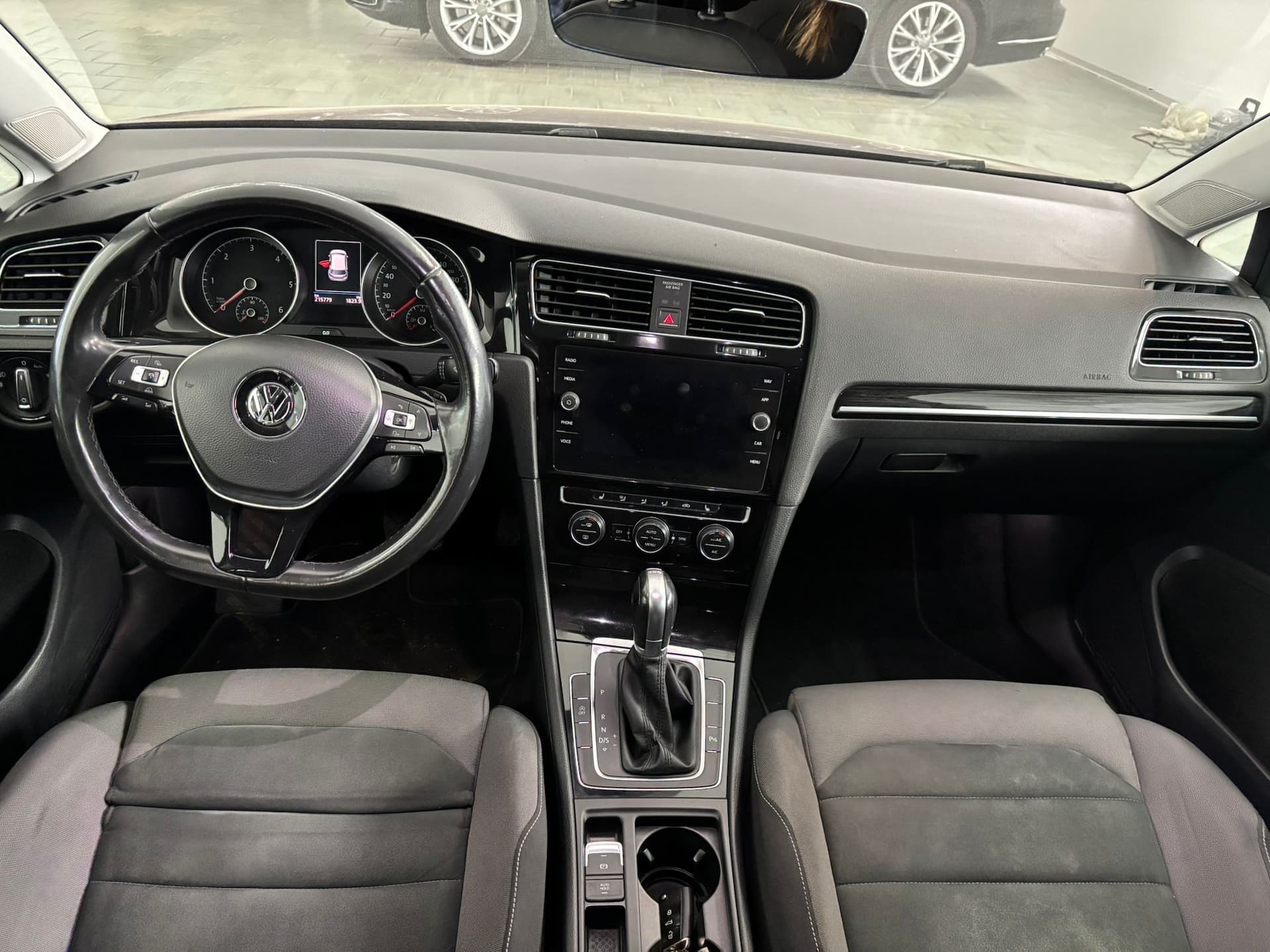 Volkswagen Golf 2.0tdi 150 cv highline dsg - Image 12
