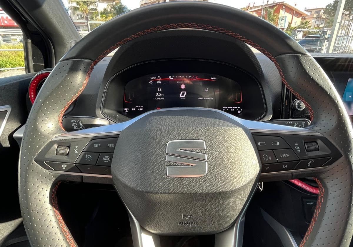 SEAT Arona 2022 1.0 ecotsi FR 95cv - Image 9